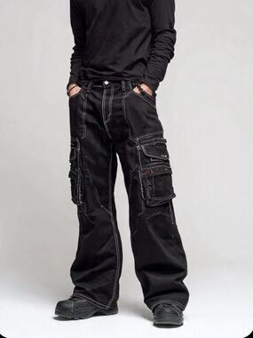 Aphrodite Black Cargo Pants Sturdy Design